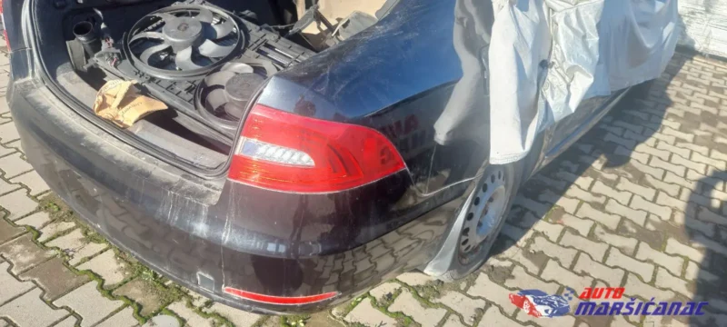 Škoda Superb, Štop Lampa, Desna (2013-2015)