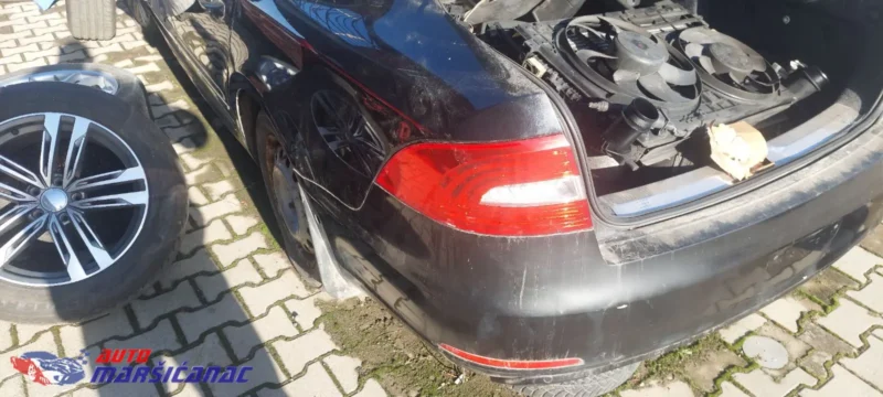 Škoda Superb, Štop Lampa, Leva (2013-2015)